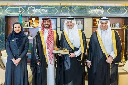 أمير الشرقية يستقبل خريجي جامعة اليمامة