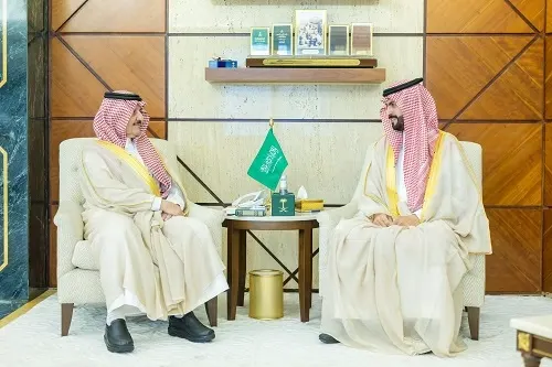 أمير الشرقية يستقبل مدير فرع “الزكاة” في الدمام