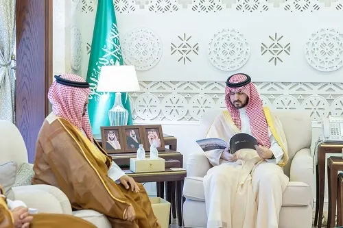 استقبل رئيس وأعضاء مجلس إدارة "الصمان البيئية" نائب أمير الشرقية يطلع على تقرير “على خُطى الأجداد”