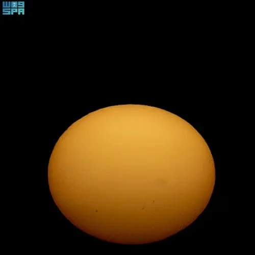 7 بقع شمسية في سماء عرعر