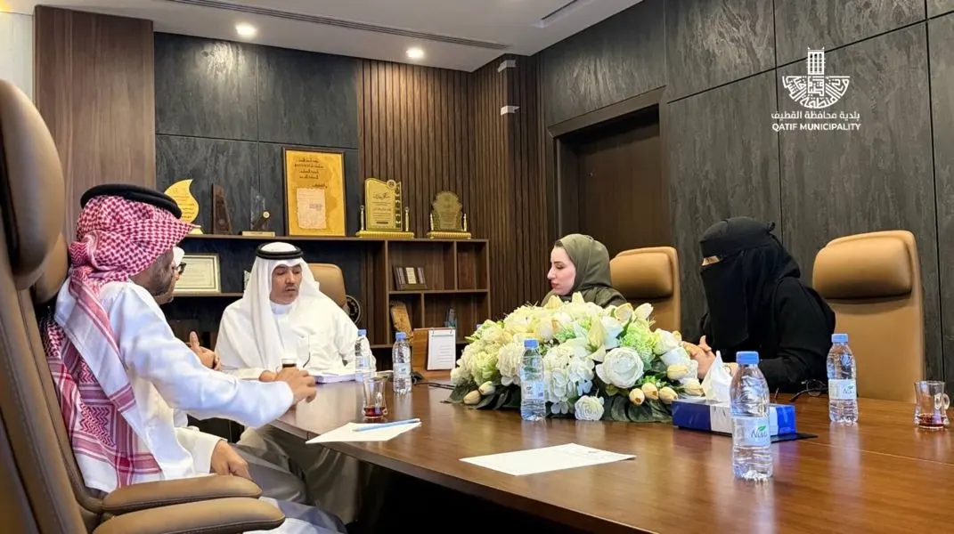 بلدية القطيف و هيئة التراث تناقشان سبل دعم الحرفيين