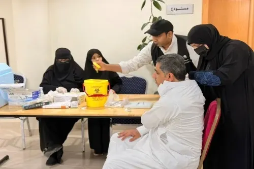 “القطيف الخيرية”.. 30 راغباً في الحج تلقوا التطعيمات