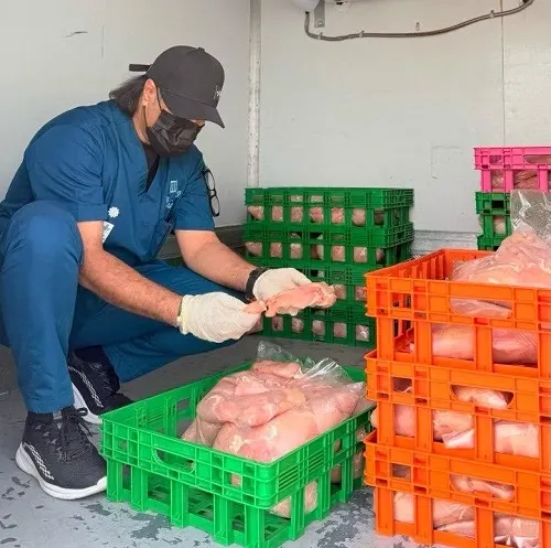 بلدية القطيف: إحباط تسويق ربع طن من الدجاج الفاسد