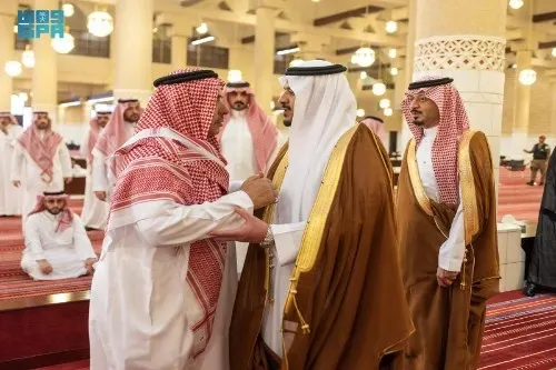 نائب أمير الرياض يؤدي الصلاة على الأميرة فوزية بنت سعود