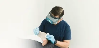 ضمن حملتها الجديدة “الصحة” تلوّح بالغرامات لمخالفات زراعة الشعر
