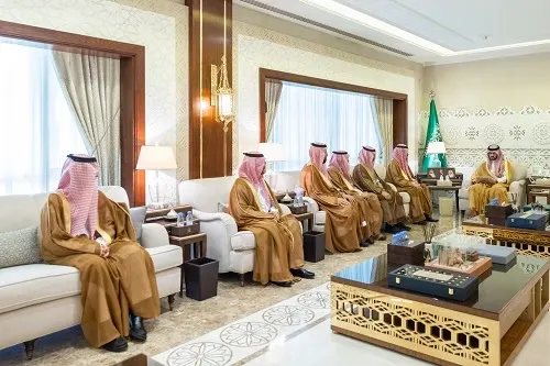 نائب أمير الشرقية يطلق مبادرة صيانة 30 مسجداً في بقيق