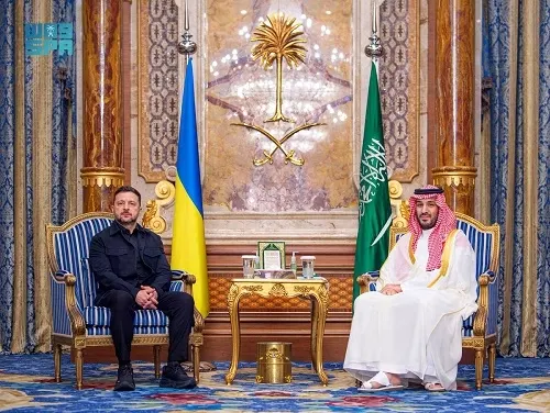 ولي العهد وزيلينسكي يبحثان مستجدات الأزمة الأوكرانية