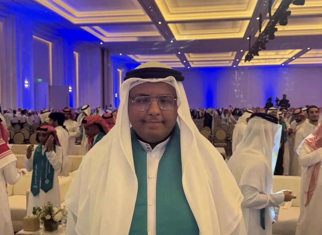 الزميل الخلف يحتفل بتخرج نجله “محمد”