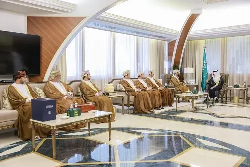 أمير الشرقية يستقبل السفير العُماني