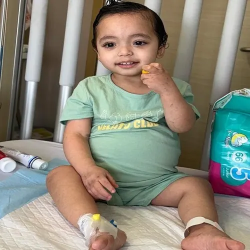 الطفل عبد الحميد.. 3 أعوام بين الغسيل الكلوي والعناية المركزة