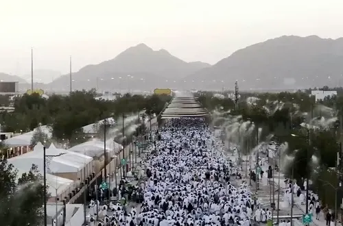 الحجاج ينفرون من عرفات إلى مزدلفة