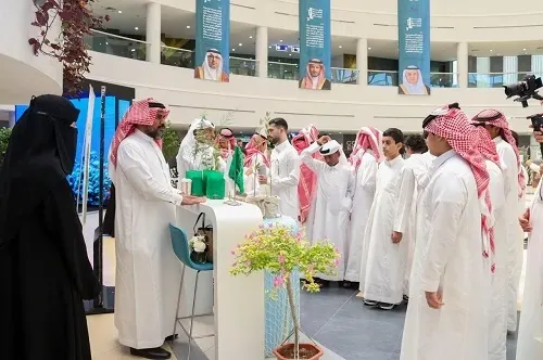 وطن أخضر غده مستدام.. 200 طالب يستكشفون 25 ركنًا بيئيًا وتقنيًا