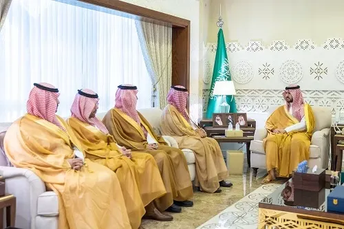سعود بن بندر يطلع على أبرز منجزات “مدن”