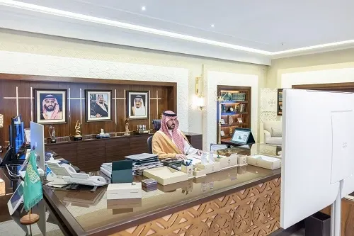 سعود بن بندر يناقش مشاريع تطوير الشرقية