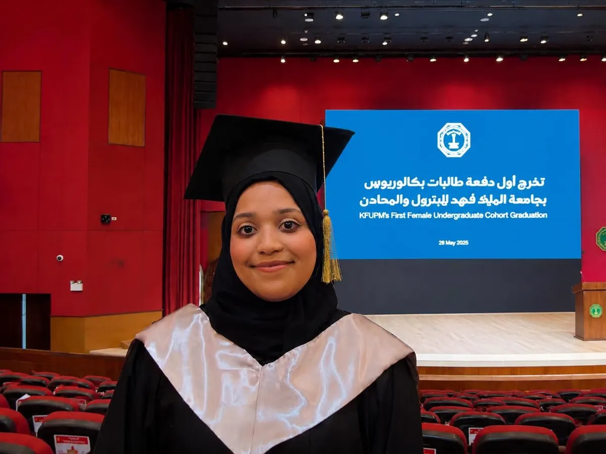 فاطمة بزرون.. مرتبة الشرف في الحوسبة السحابية
