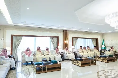 نائب أمير الشرقية يطّلع على مشاريع وإنجازات هيئة المقاولين