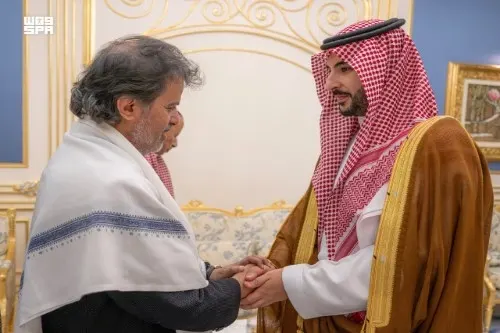 وزير الدفاع ينقل تعازي القيادة في وفاة عبدربه منصور هادي