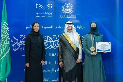 أمير الشرقية يكرم الطلبة المتميزين خلال العام الدراسي 1447هـ
