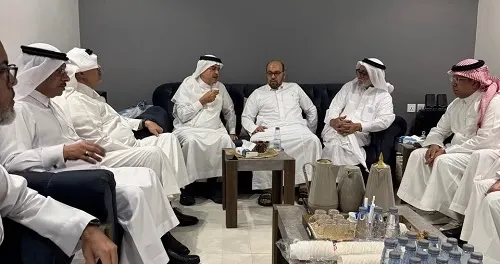ضمن أسر الشهداء.. رئيس أرامكو يعزي أسرة الأبيض في سنابس