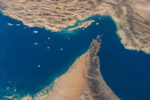إيران تعلن إغلاق مضيق هرمز مجدداً.. وواشنطن تشكك في التطبيق الفعلي