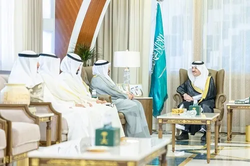 أمير الشرقية يستقبل السفير الكويتي