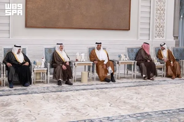 أمير الشرقية ينقل تعازي القيادة لأمير قطر بوفاة الشيخ حمد بن خليفة