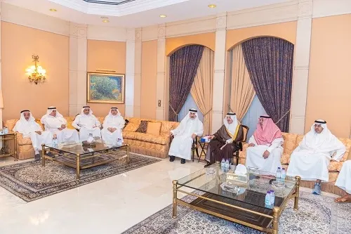 أمير الشرقية يقدم التعازي لأسرة القريشي
