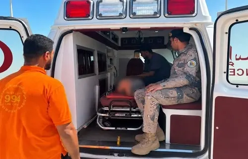إنقاذ يمني من الغرق في بحر الخبر