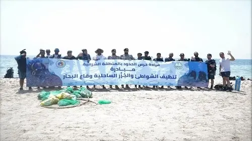 مبادرة تطوعية لتنظيف شاطئ نصف القمر