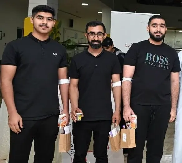 في حملة «دمك حياة 11» بخطى خالهما.. الرامس والهاشم يخوضان أول تجربة للتبرع بالدم