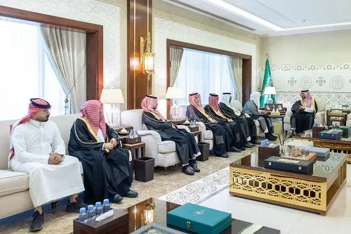 نائب أمير الشرقية يطّلع على جهود دار الآل والصحب الوقفية بالأحساء