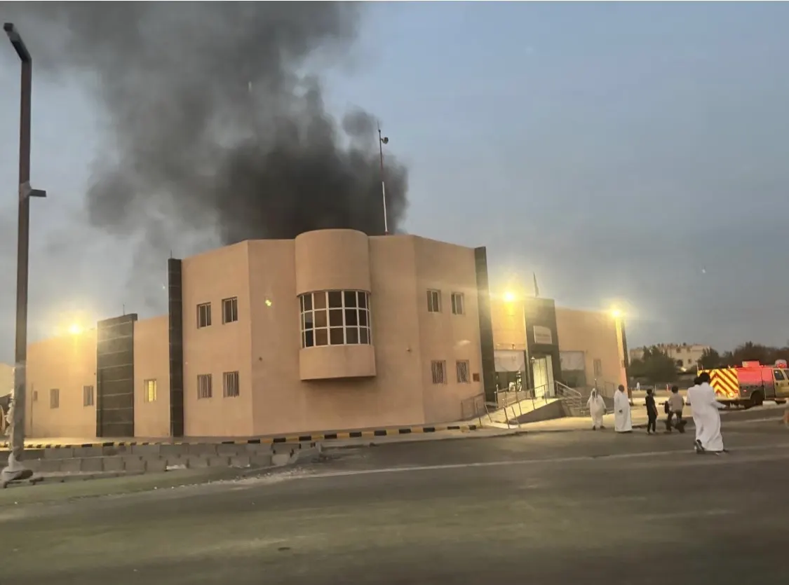 حريق بجانب مركز صحي الشويكة.. والدفاع المدني يباشر الحادث
