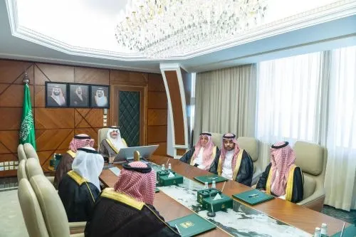أمير الشرقية يطّلع على خطط ومشاريع معهد الطاقة