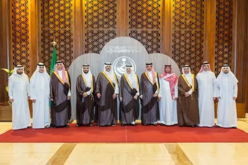 أمير الشرقية يستقبل منسوبي غرفة حفر الباطن