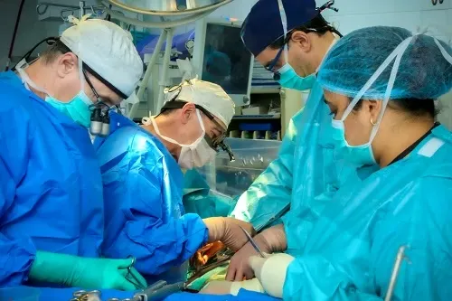 أطفال جراحة القلب يعودون إلى بيوتهم بعد 5 أيام