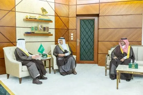أمير الشرقية يطّلع على أعمال الأمانة ومشروعاتها الحالية