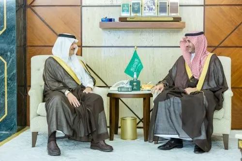 بمناسبة تعيينه.. أمير الشرقية يهنئ مدير فرع “هيئة عقارات الدولة” بالدمام