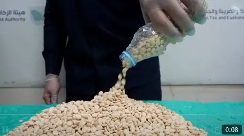 مطار الدمام.. احباط تهريب 18 ألف حبة كبتاجون