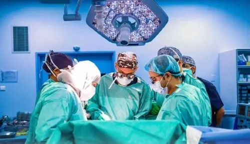 “قوى الأمن” يستأصل ورماً نادراً بتجويف البطن