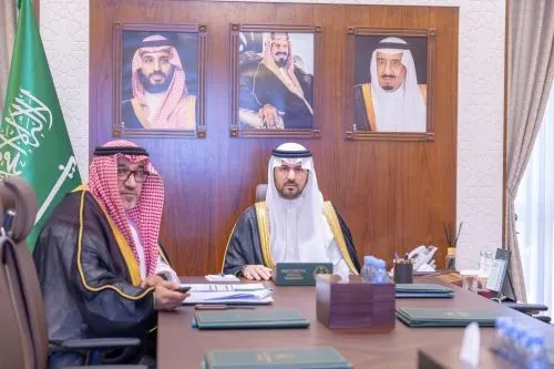 خطط ومشروعات جزيرة دارين وتاروت أمام نائب أمير الشرقية