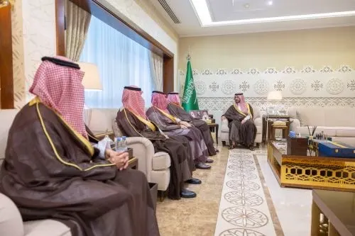 نائب أمير الشرقية يطّلع على مشروعات السياحة في المنطقة