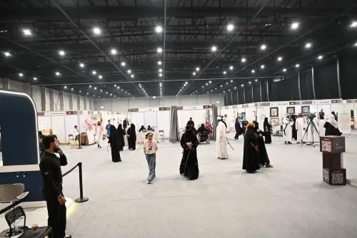 37 حرفياً وأسرة من القطيف في معرض الحرف