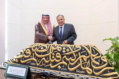 بتوجيه ملكي.. قطعة من كسوة الكعبة للجامعة العربية