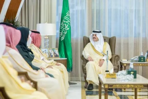 أمير الشرقية يكرّم الفرق الفائزة في هاكاثون «فَرق»