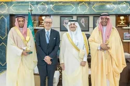 أمير الشرقية يهنئ مستشفيين بفوزهما بجائزة “أداء الصحة”