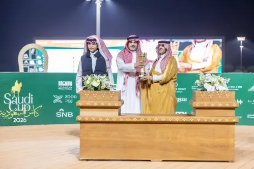 برعاية أمير الشرقية.. التميمي يسلم كأس الإمارة لمالك الجواد الفائز في الرياض
