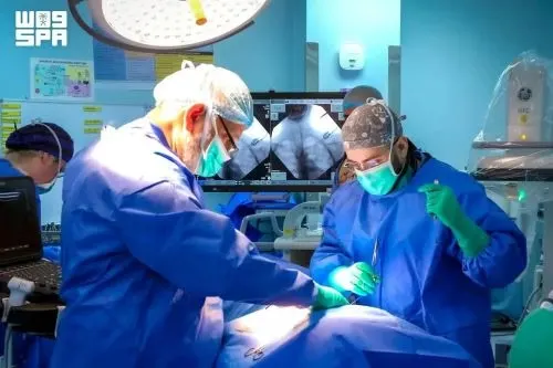 الرياض.. غسيل كامل لرئتي طفلة تعاني مرضًا نادرًا