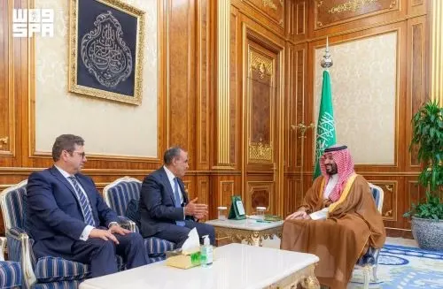 ولي العهد يتسلم رسالة من الرئيس المصري..