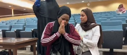 دموع أم التوأم التنزاني تروي فرحة الفصل السعودي